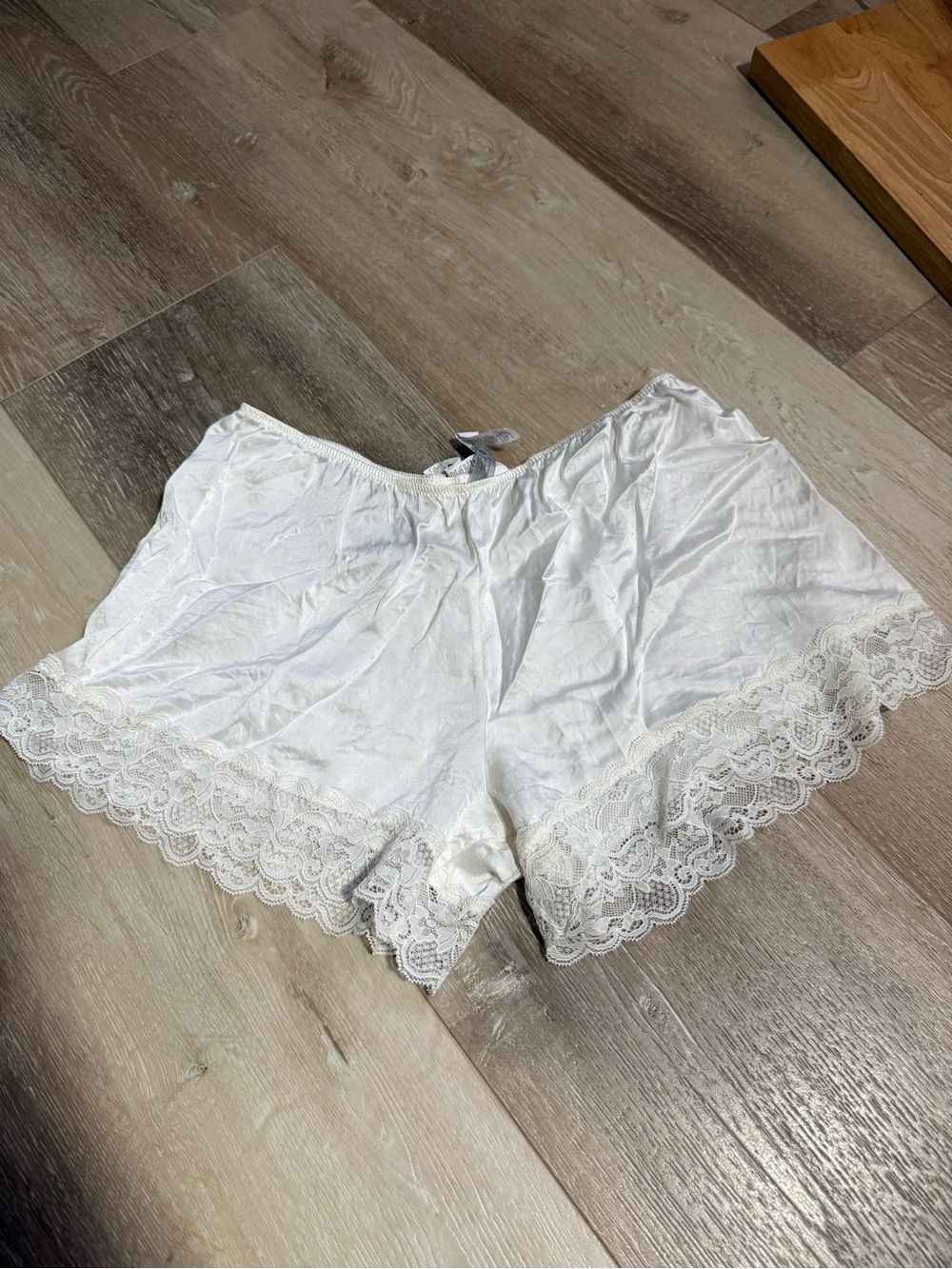 intimissimi 100% silk lace trim shorts white size small - Picture 2 of 4